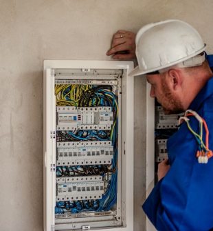 Elektriker strømmen  trygg og moderne hjelp til hjem og bedrift